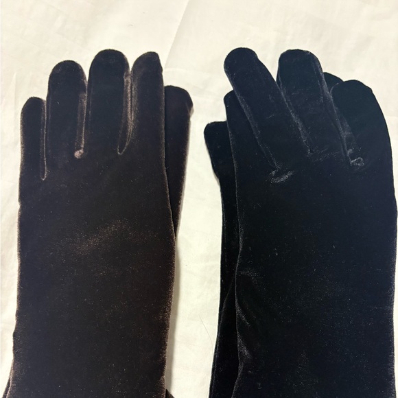Elegant Velvet Women's Gloves - Black and Brown - Picture 1 of 5